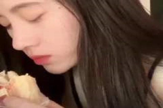 鞠婧祎回应吃面包嚼32口,鞠婧祎吃一口面包嚼30多下视频