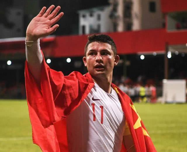 2020为祖国加油披上战袍,国足归化球员爱国