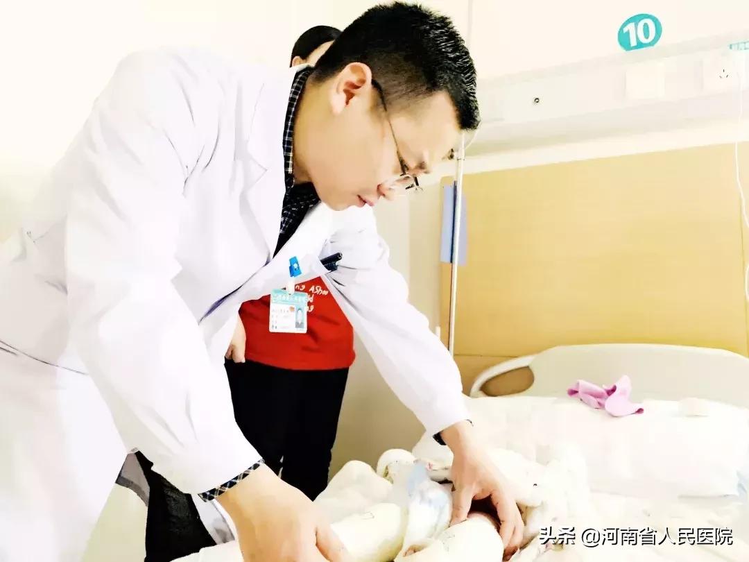 宝宝脚尖站立的原因,宝宝脚尖对脚尖走路怎么回事