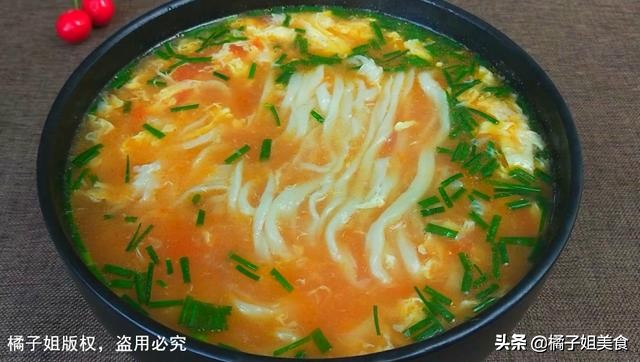 拉面如何做又好吃又劲道,家常版水拉面劲道爽滑不容易断