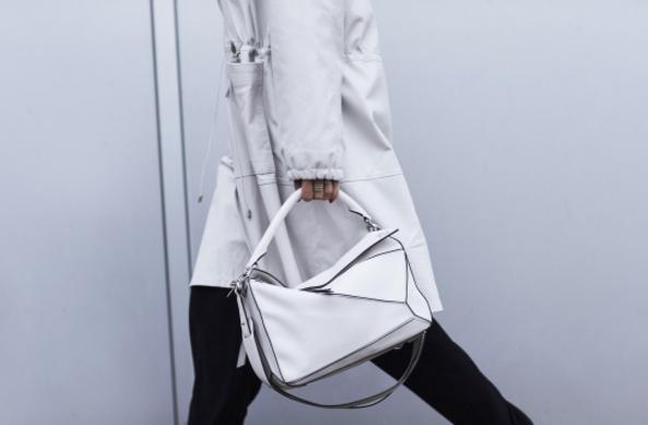 包包里面被口红染色了怎么办,白色的包包染色了怎么办