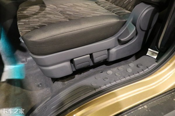 福田奥铃大黄蜂6米8可以拉多少吨,4.5吨货车自重多少