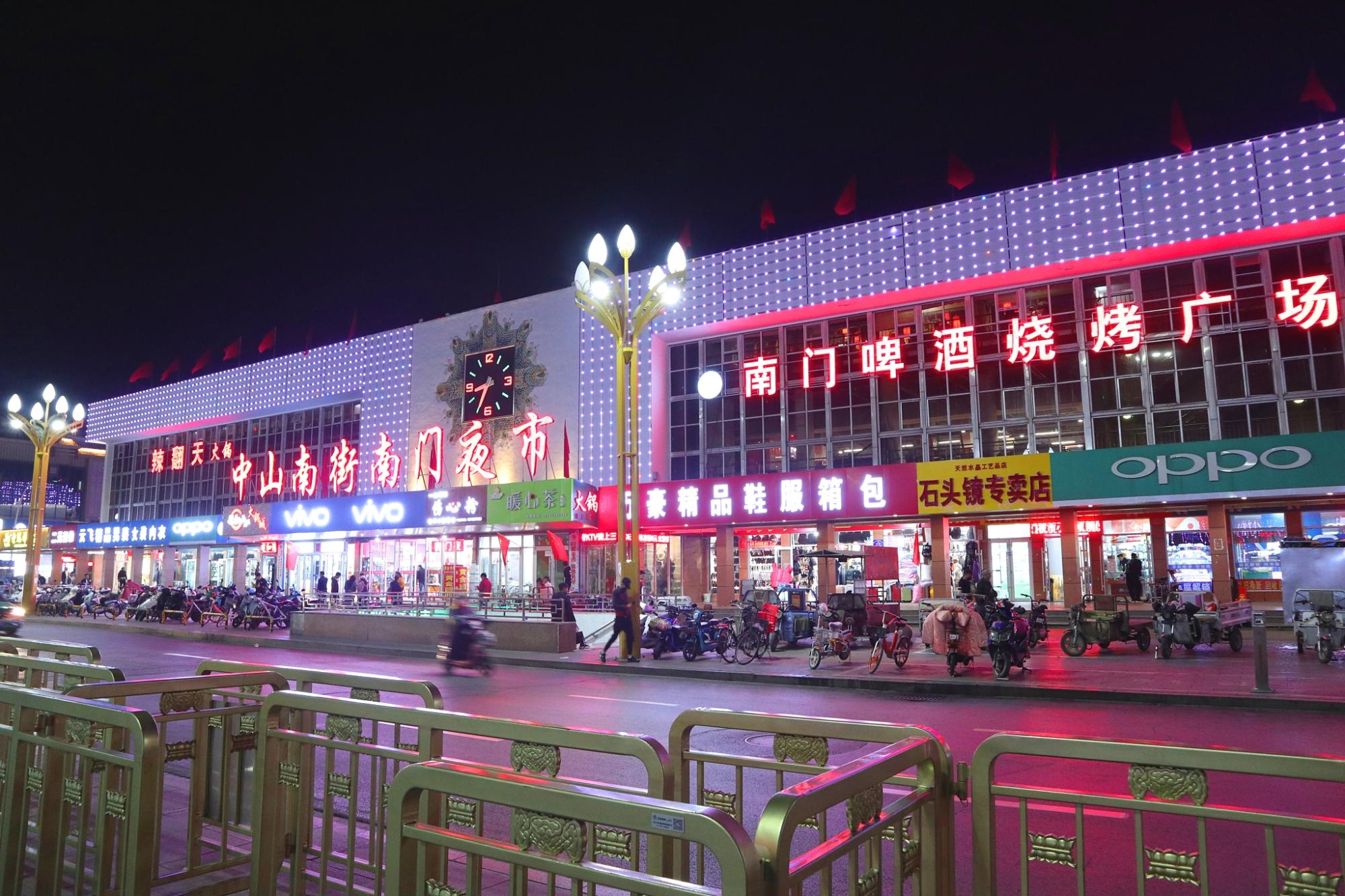 南门街上的夜市,银川夜市南门广场