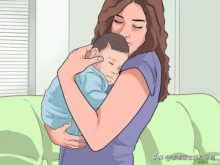 宝宝几个月竖着抱不伤脊椎,宝宝就爱竖着抱