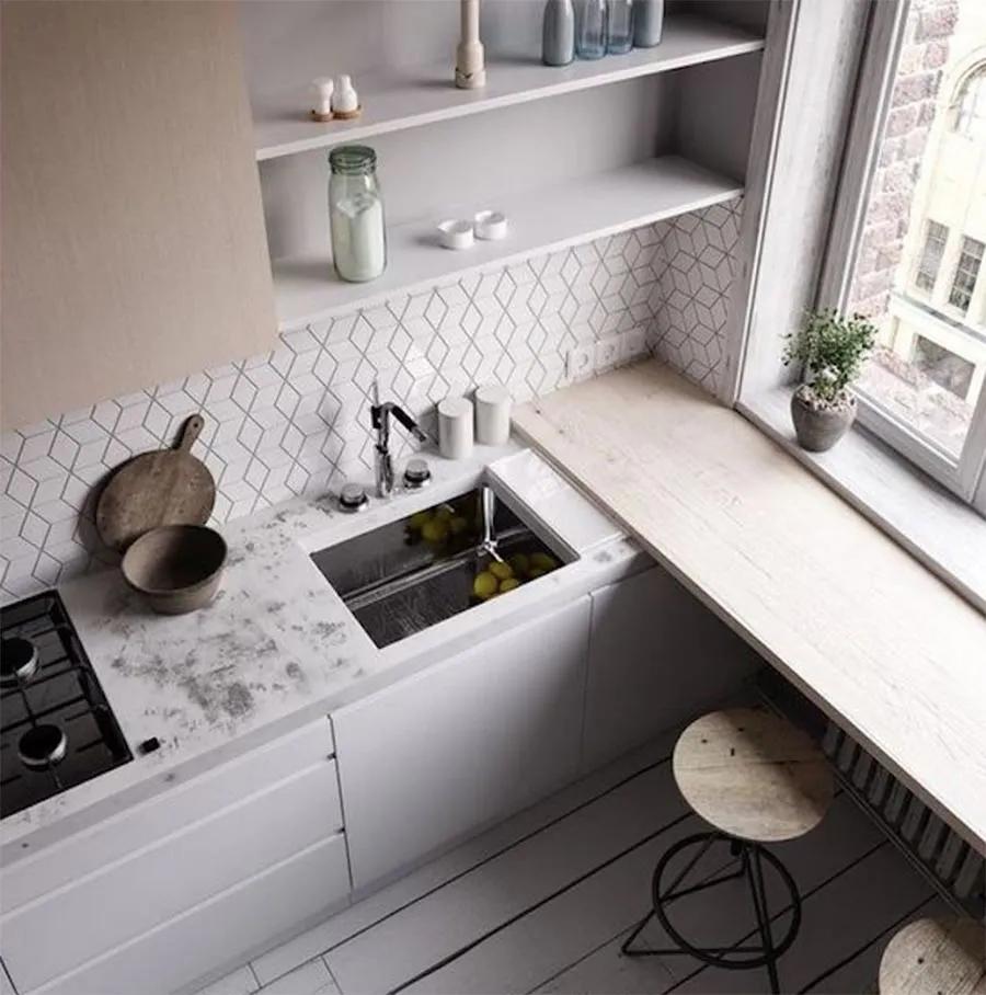 头一次见到自助餐,头一次见厨房装两个门