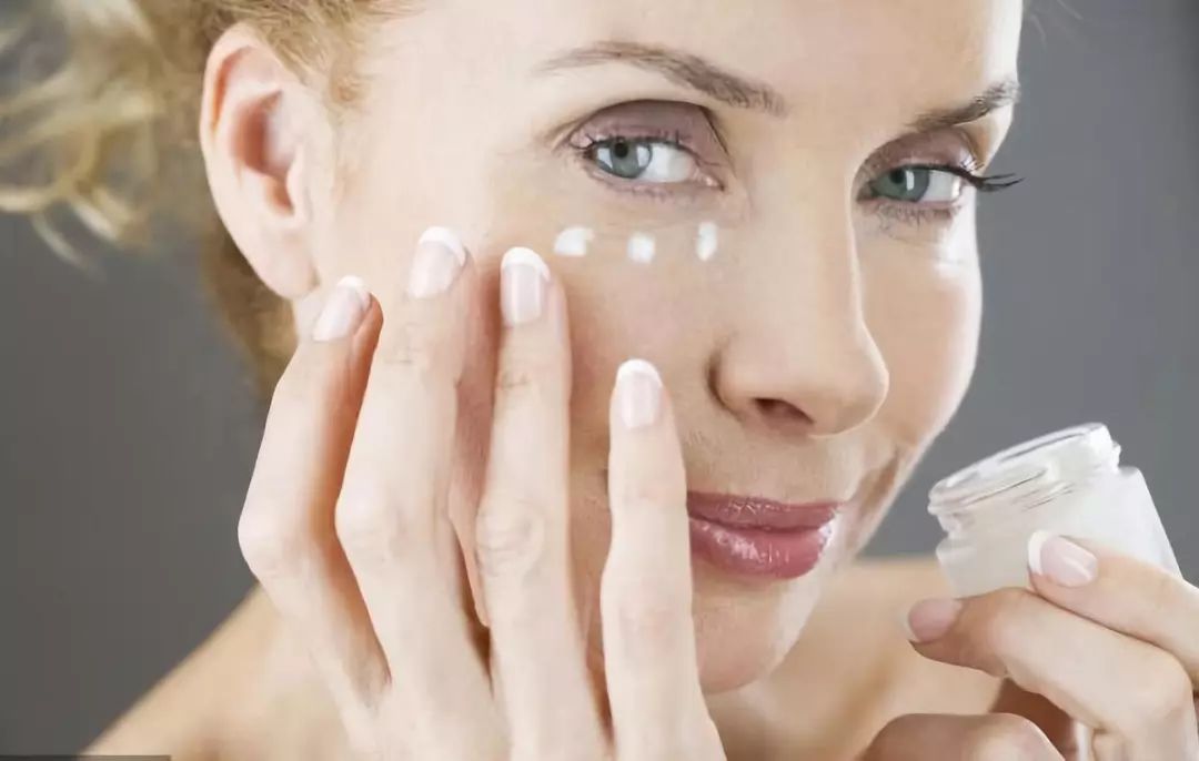 40岁消除眼皮浮肿和眼袋,眼袋怎么消除改善大眼袋