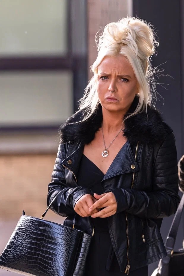 开飞机应急逃生门被罚钱,开飞机逃生门罚多少