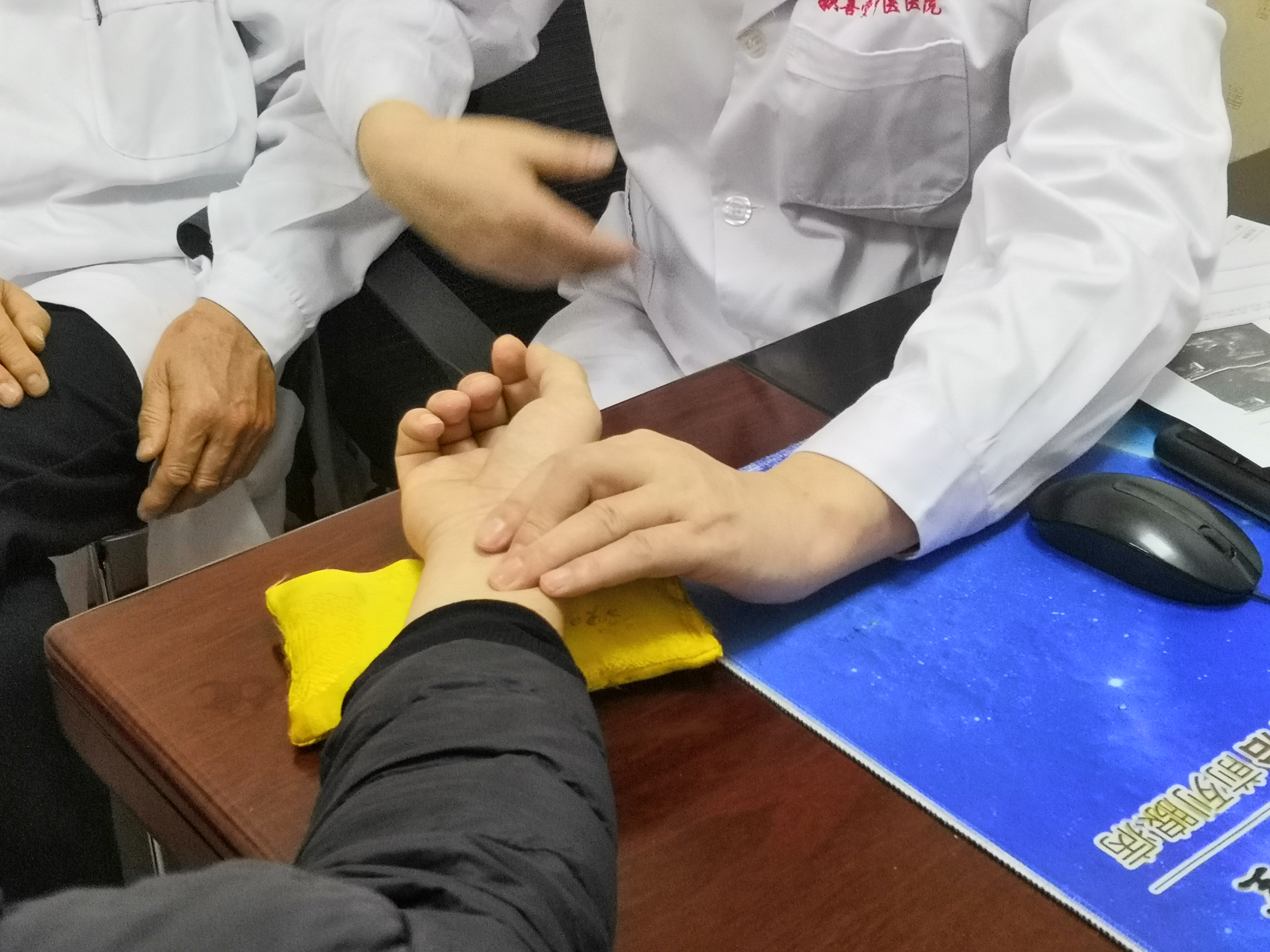 尿频尿急小腹坠胀和肾有关系吗,前列腺炎小腹坠胀尿频怎么回事