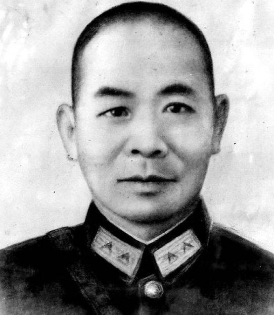 潜伏首播是哪一年,潜伏电视剧中真正的逃犯是谁