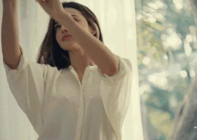 拍照这样摆pose好看又显瘦挡脸,女孩子最爱的pose是剪刀手