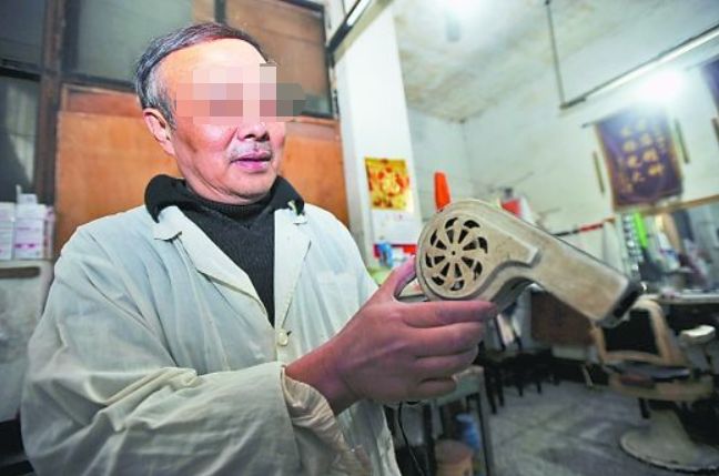 戴森吹风机摔开胶,戴森吹风机武器