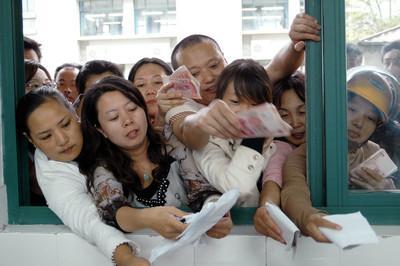 孩子成绩差父母交不起学费怎么办,两个孩子的学费都交不起怎么办呢