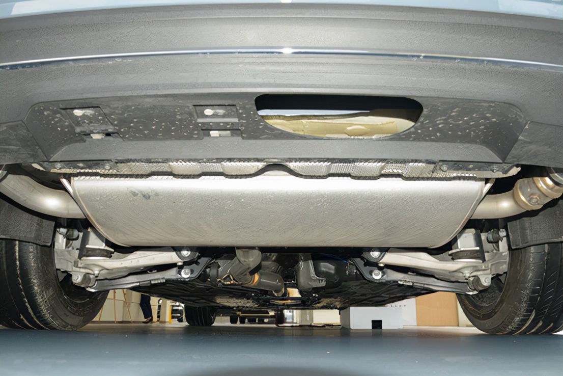 沃尔沃s60和奔驰c哪个值得入手,沃尔沃s60对比奔驰c驾驶感受