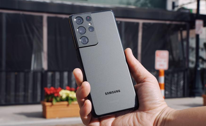 三星手机五年对比苹果流畅度,三星fold5续航对比苹果15plus