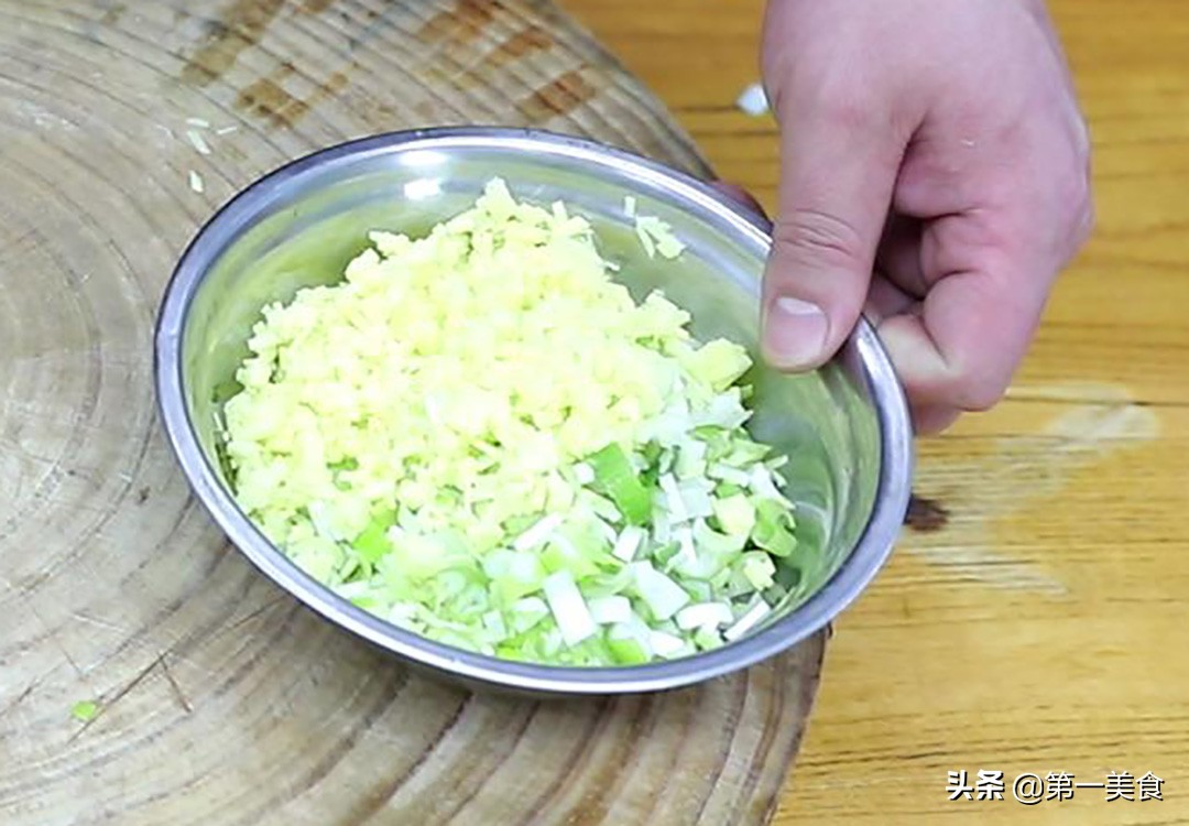 教你4道下饭酱的做法,很简单特别下饭的酱做法