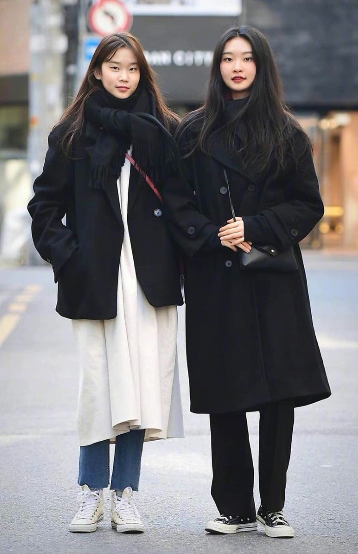 韩国街拍女生穿搭慢视频,2020街拍韩国女穿搭真实时尚