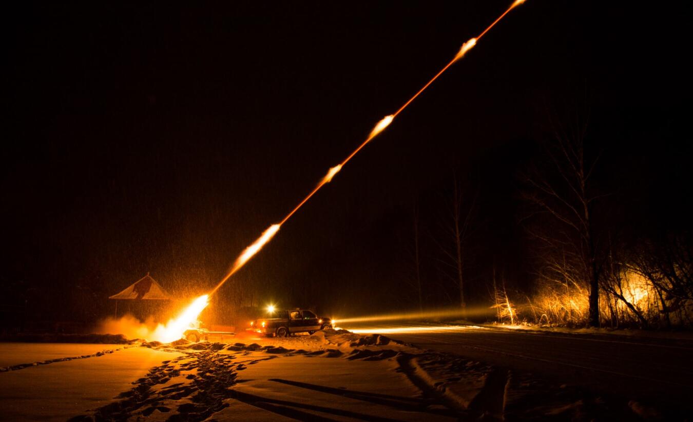 俄罗斯西部上空出现不明发光物体,俄罗斯上空惊现神秘不明发光物体