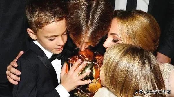 十位美艳太太，莱万妻最“凶悍”，皮克妻最有名，格策妻最有手段