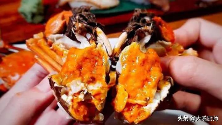 怎么蒸大闸蟹不掉腿不流黄,水煮大闸蟹怎么做不会流黄