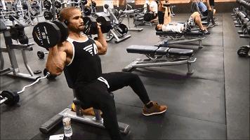 三角肌肩膀训练方法,怎么锻炼肩膀三角肌