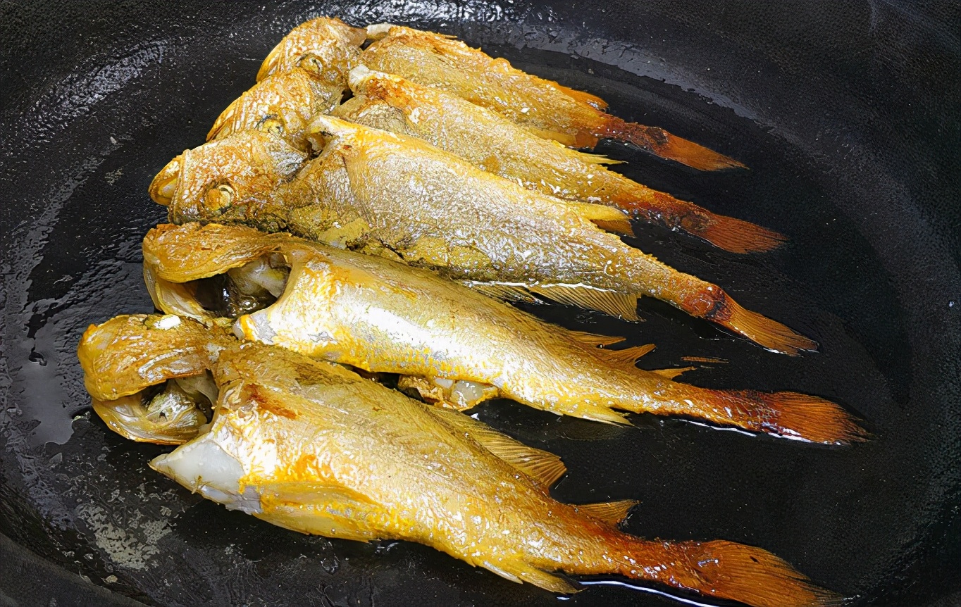 煎鱼怎么煎不破皮,煎鱼别直接下油锅煎加上这一步