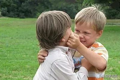 孩子被妈妈打得遍体鳞伤,孩子被同学的妈妈打