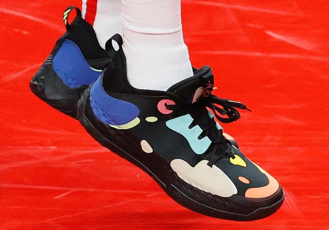 莫兰特上脚kobe4橙色,莫兰特上脚过的kobe球鞋