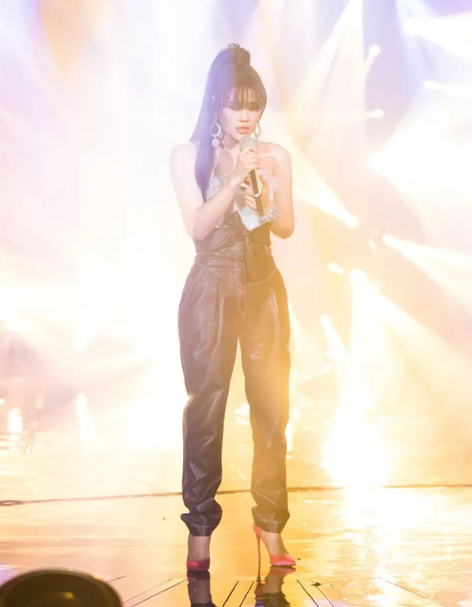 袁娅维黑色皮裤,袁娅维皮裤