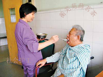 车祸的护理费是保险公司赔吗,车祸终身残疾护理费怎么赔