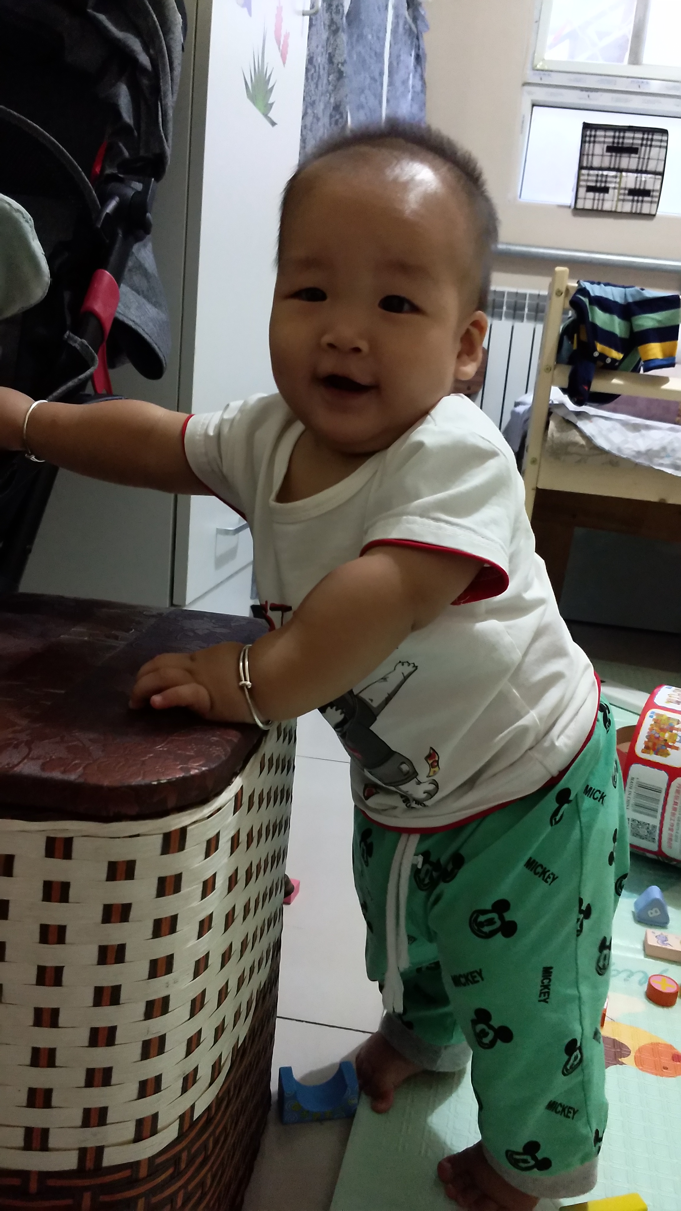 九个月宝宝发育训练,九个月的宝宝护理注意事项和辅食