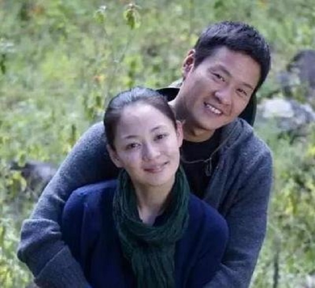 连奕名成名后抛弃妻女,连奕名和妻子图片