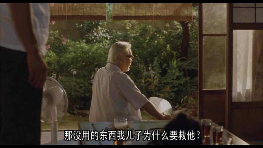 父子之间渐行渐远的背影,步履不停长路漫漫且行且珍惜