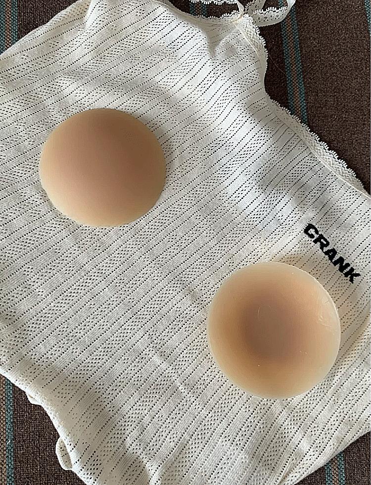 相见恨晚！吊带里面怎么穿，神仙胸贴告诉你