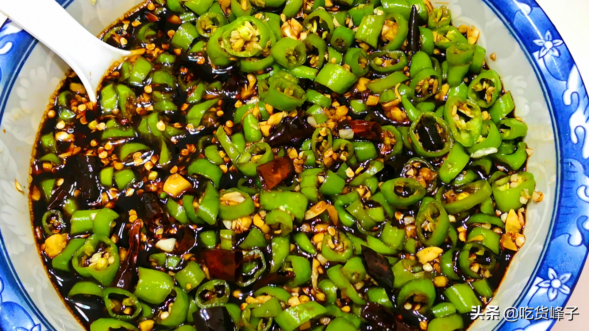 秋天普通辣椒做法,东北秋天辣椒做法