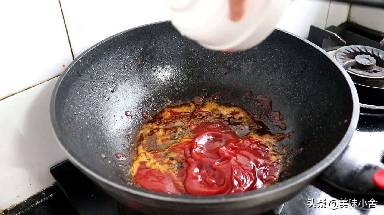 油焖大虾怎么做才好吃？原来在家做诀窍这么简单，又多了一道硬菜