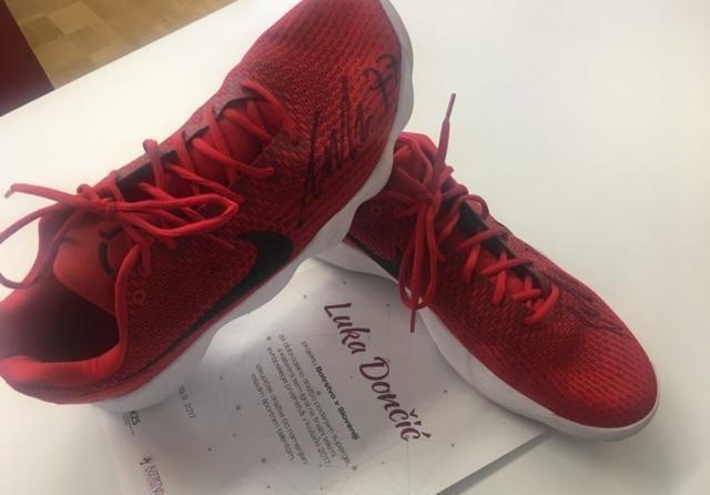 拍卖价值最高的鞋,乔丹三冠王球鞋