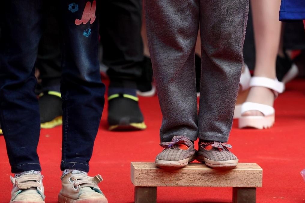 女儿猛涨个子的特点,你家孩子的身高会比别人高吗