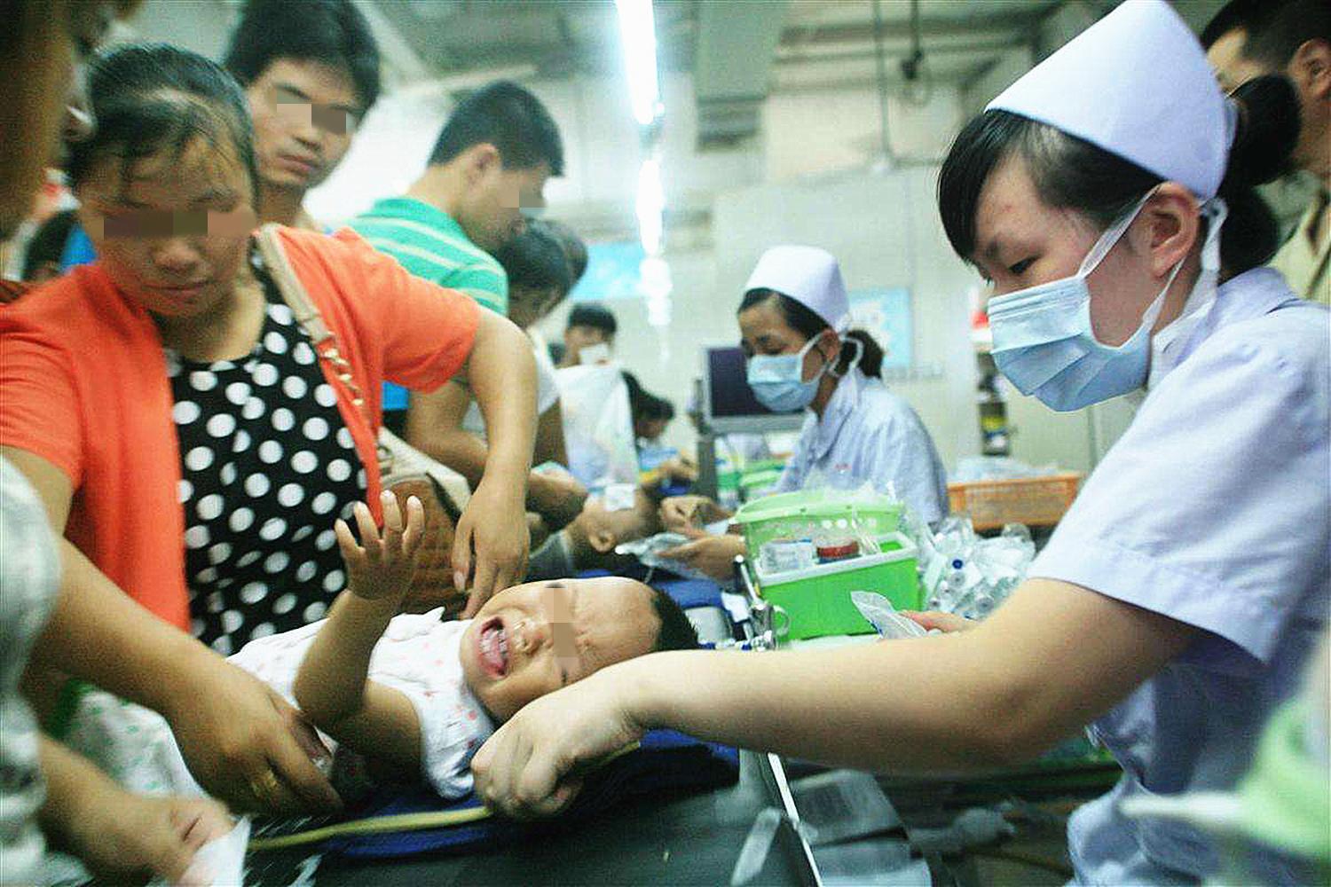 孩子被虫咬了发烧怎么办,小孩被恙虫咬会死吗