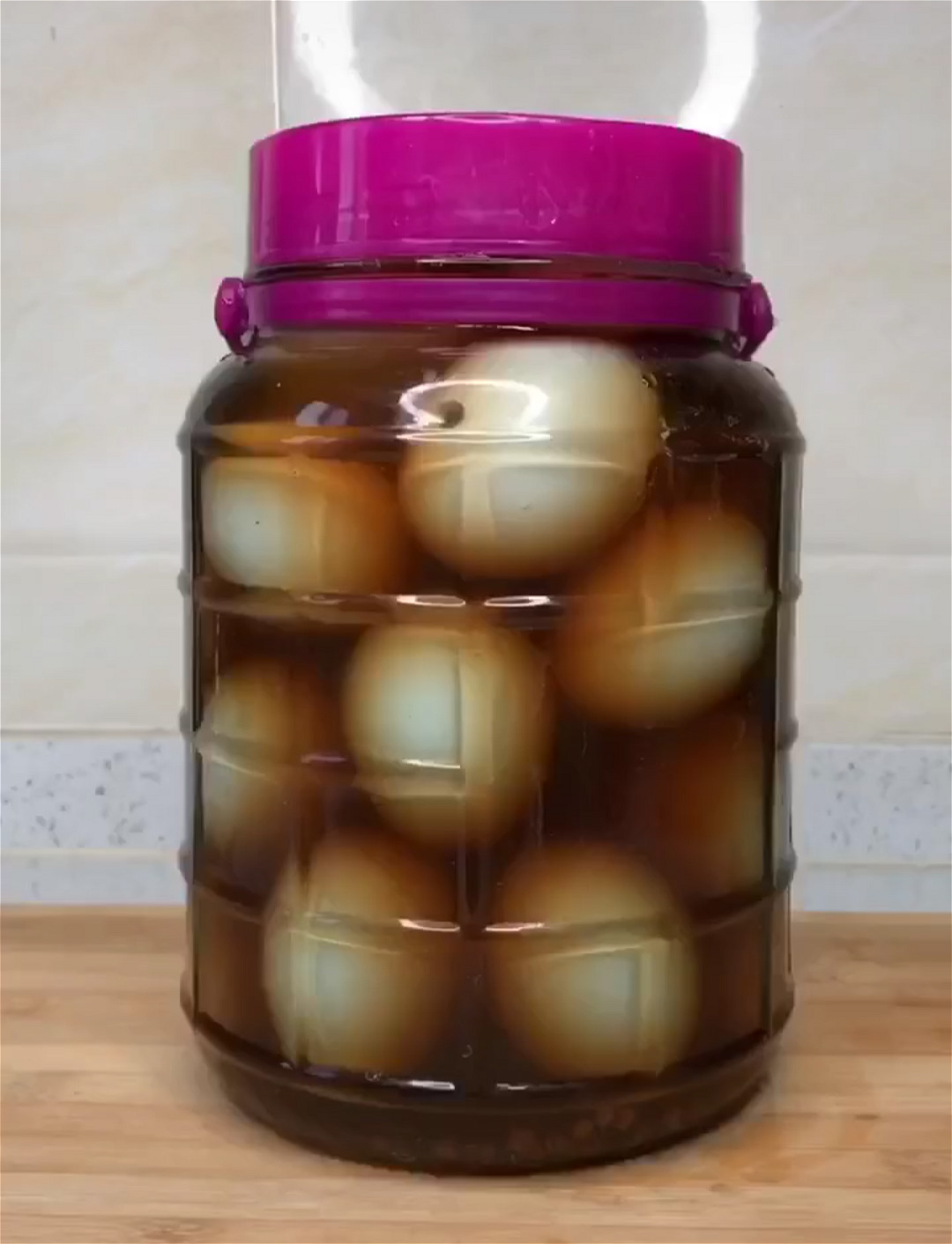 盐水腌咸鸭蛋的正确方法,腌咸鸭蛋不用酒用水滚盐技巧