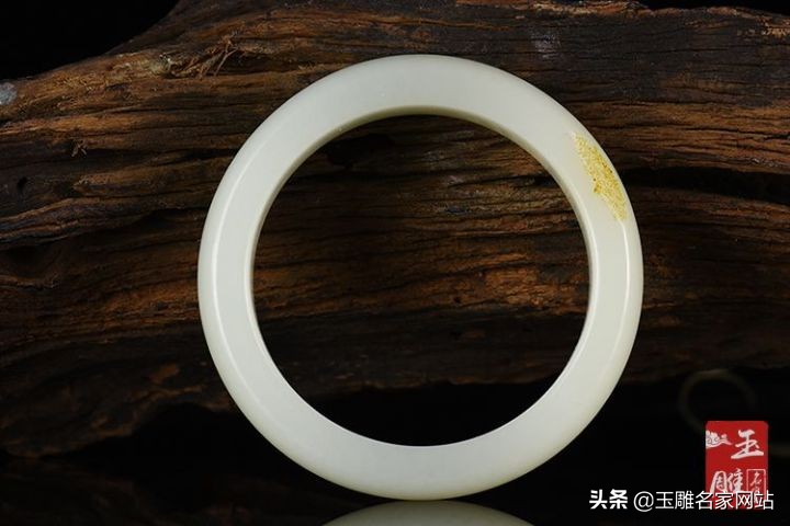 玉镯子的价格一般多少钱,玉镯子一般多少钱