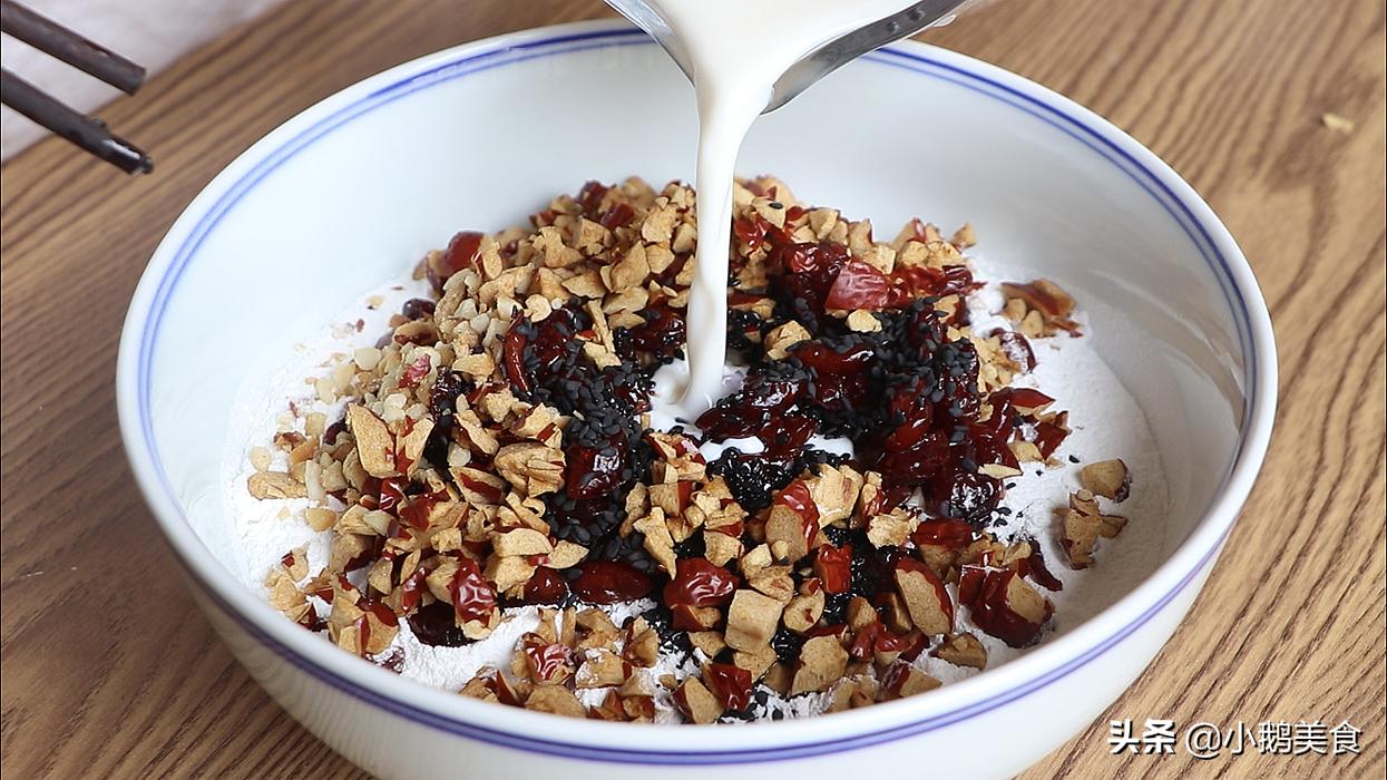 如何用糯米粉做好吃又简单的美食,蒸熟的糯米粉最家常的做法