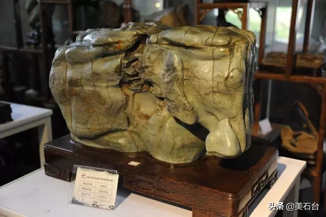 一块玛瑙石能值多少钱,一串玛瑙30年了仅能值多少钱