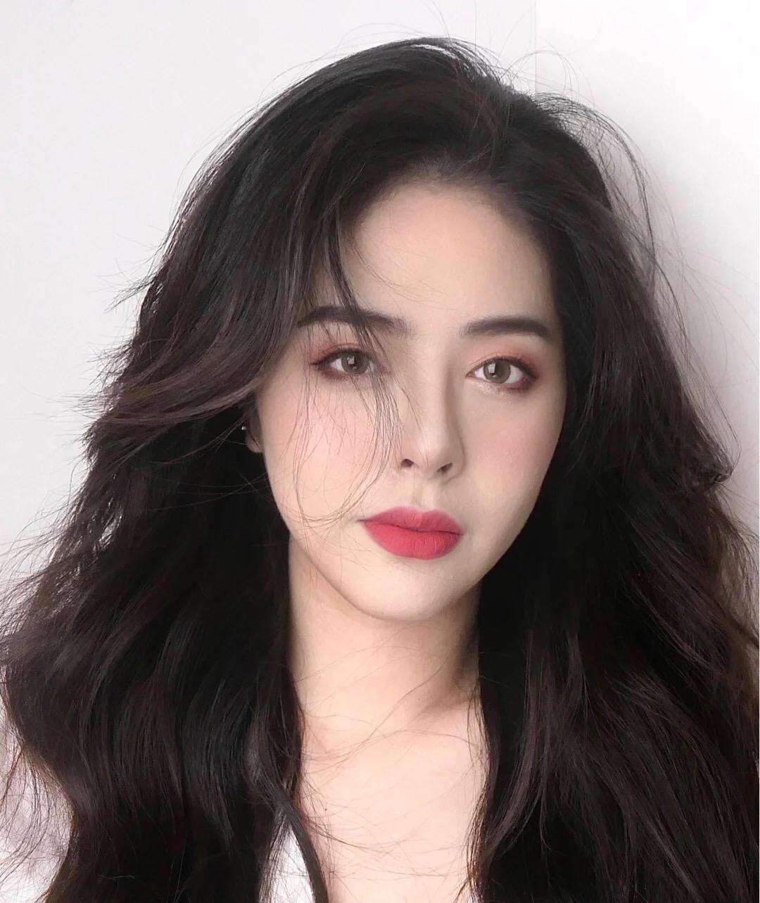 dior豆沙棕丝绒720口红试色,ysl302小黑条豆沙色和迪奥720