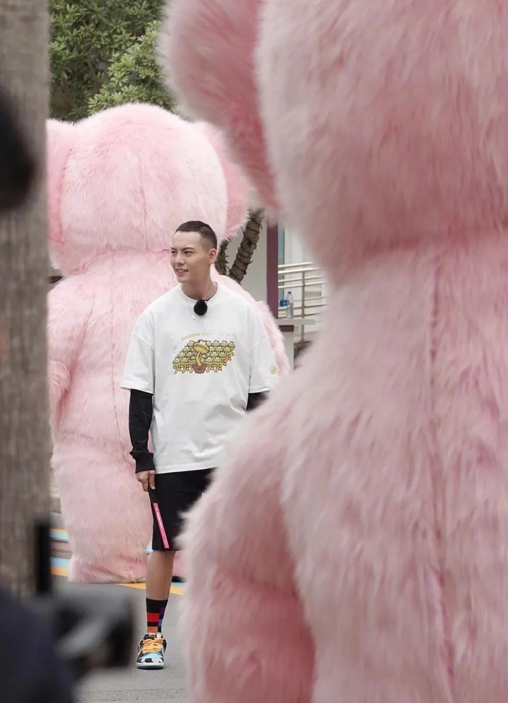 周杰伦球鞋配色,邓紫棋周杰伦同款球鞋