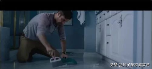 狠心爸爸“抛弃”失明女儿，背后真相令人泪崩......