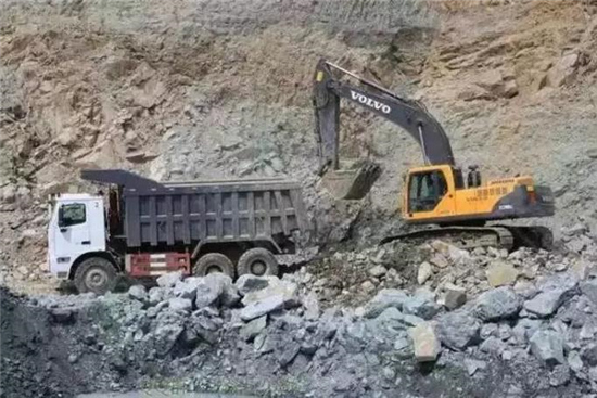 几分钟让你明白翡翠原石赌石知识,赌石必看翡翠赌石里隐藏的陷阱