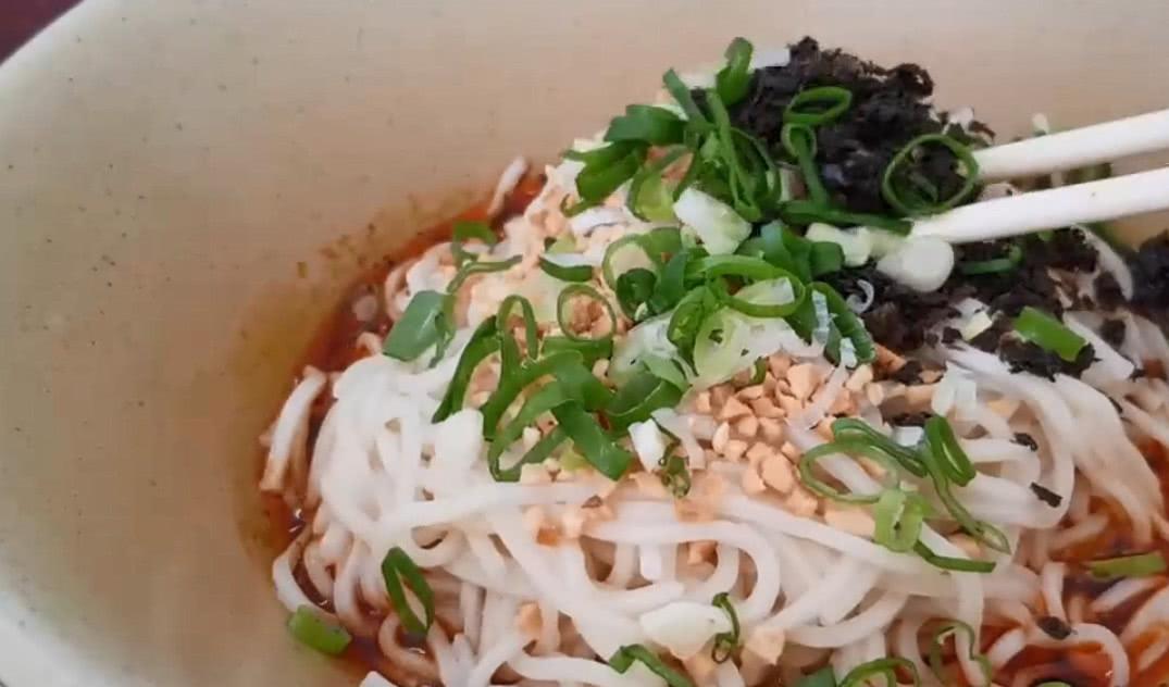 宜宾燃面四川特产干拌面,四川宜宾干辣鸡面