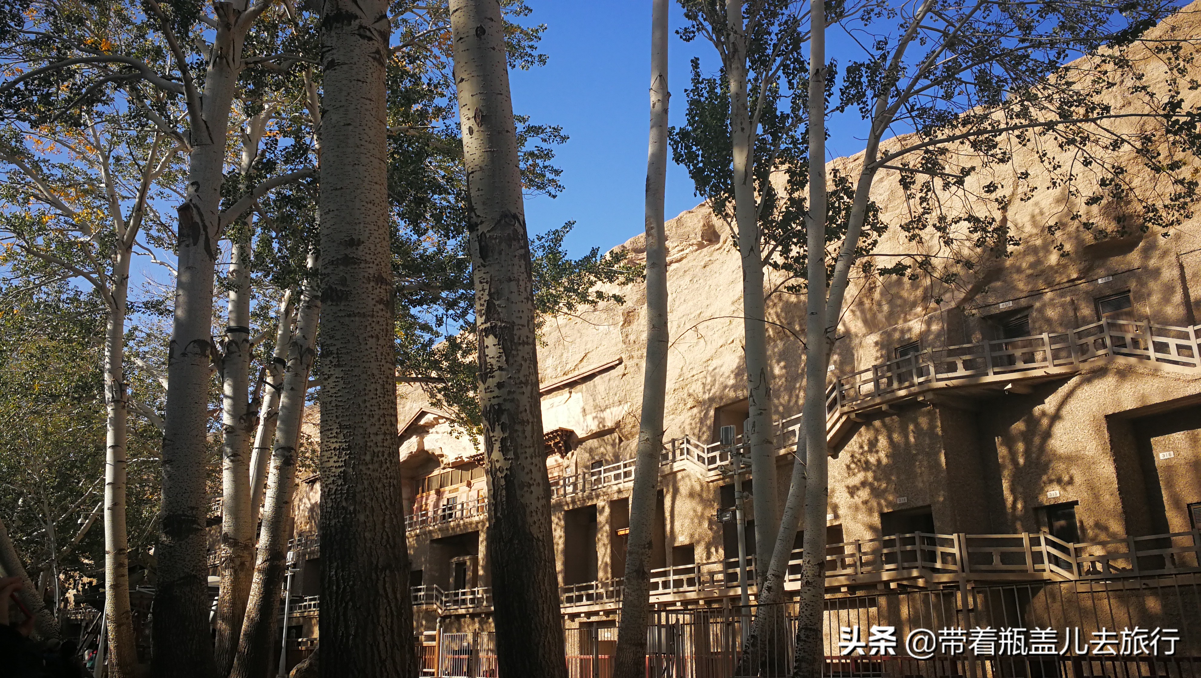 敦煌莫高窟如何游玩，十四张图片带你领略丝绸之路上的艺术瑰宝