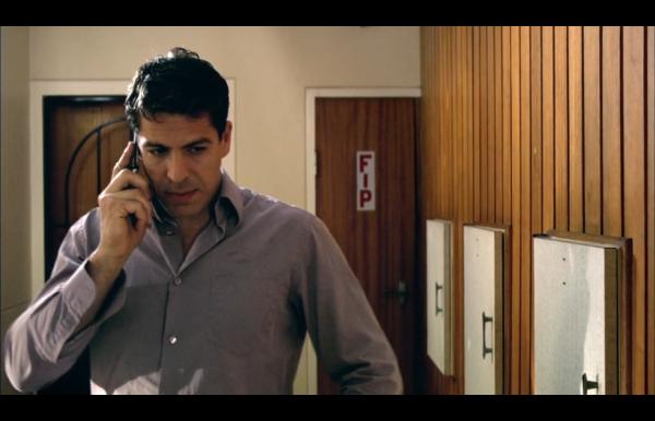 女孩变成橡皮人的电影,女孩的身体像橡皮泥