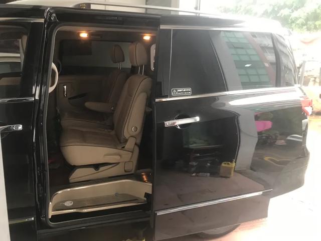 丰田埃尔法日产贵士,埃尔法3.5和贵士3.5的区别